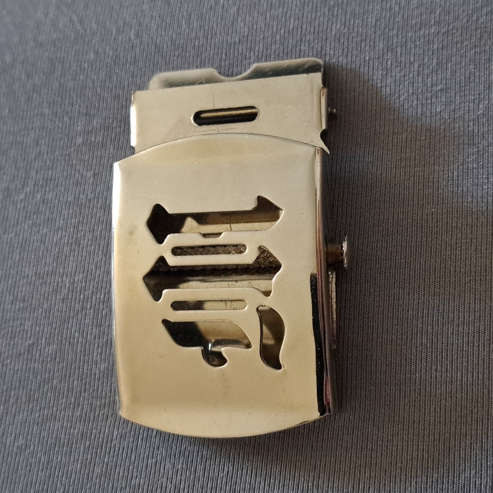 Buckle letter M